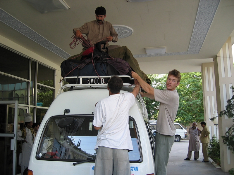 Packing up in Islamabad -- Hans giving a hand
