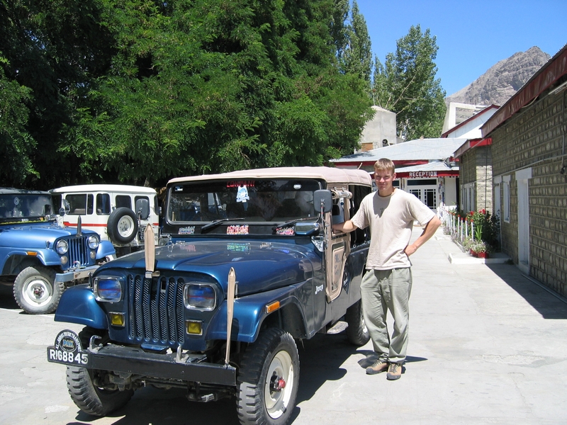 Hans next to the jeep that will take us to Askoli