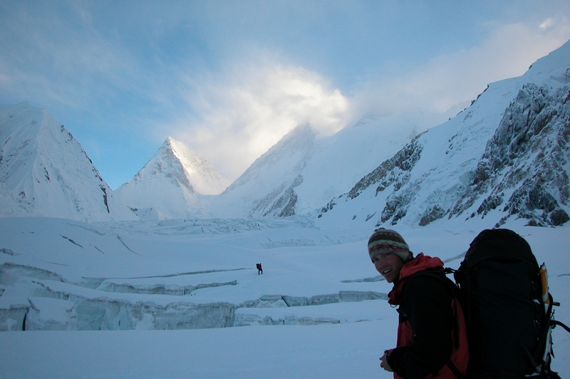 Hans in the Icefall -- Keld further away. The mountains from the left GV, GIV, GIII & GII (hidden in the clouds) 
