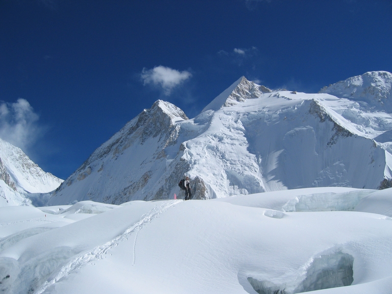 Carsten in front of Gasherbrum II -- still some way to go before Camp 1 (5900m)