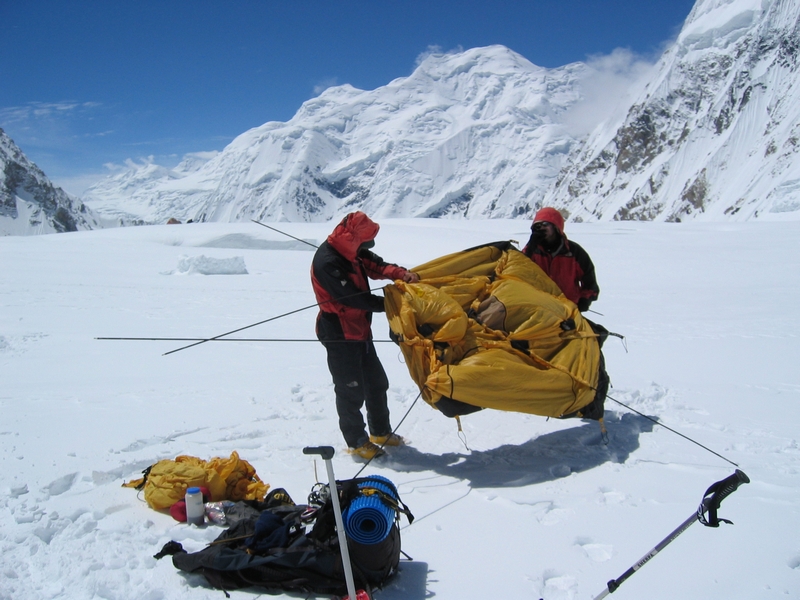 Hans and Carsten are establishing Camp 1 (5900m)