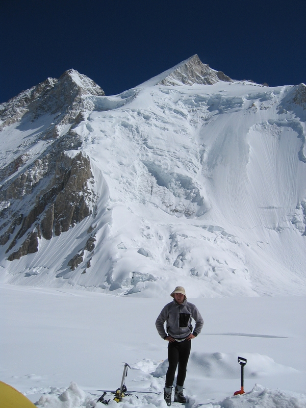 Keld in Camp 1 in front of GIII/GII -- the route floows the ridge and then goes right below GIII. There is then a traverse that goes to the right hand side of the pyramid, from where the final 300meters are climbed