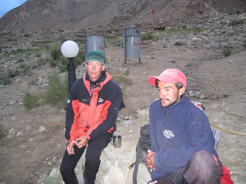 Hans and Imtias in Jula -- our porters will arrive very late today!